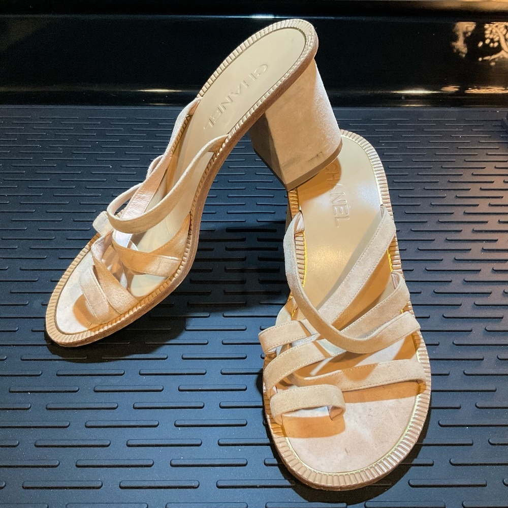 -CHANEL, Roman Greek Beige Suede Sandals w/ gold accs, Size 39, Authentic - Picture 2 of 10